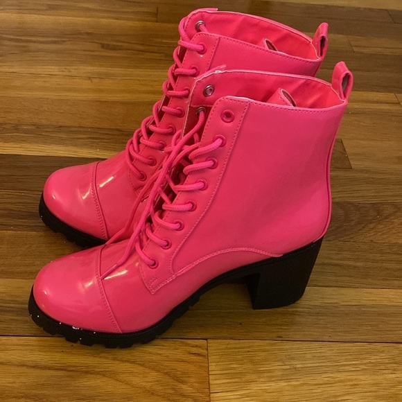 Qupid Women’s Pink Faux Leather Combat Boots Size 8.5 - Picture 2 of 8